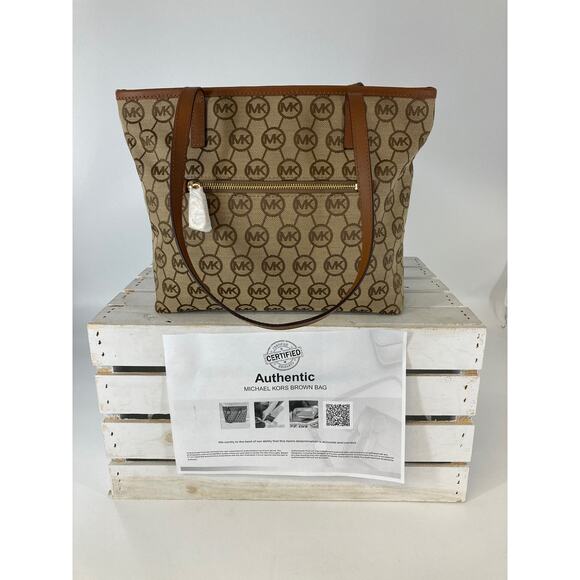 MICHAEL KORS, NWT LARGE CANVAS SIGNATURE PRINT SHOULDER BAG - Picture 1 of 16